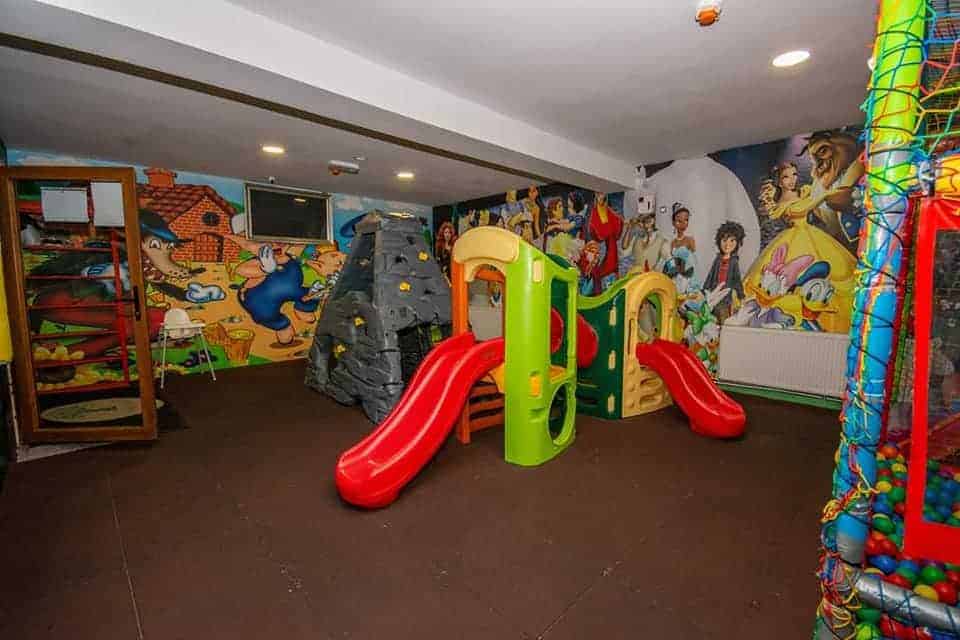 Weiss Beer Garden restaurant loc de joaca interior sector 6