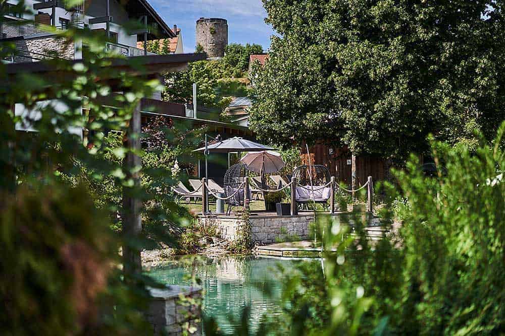 Blick zur Kollnburger Burg von unserem Relaxgarten