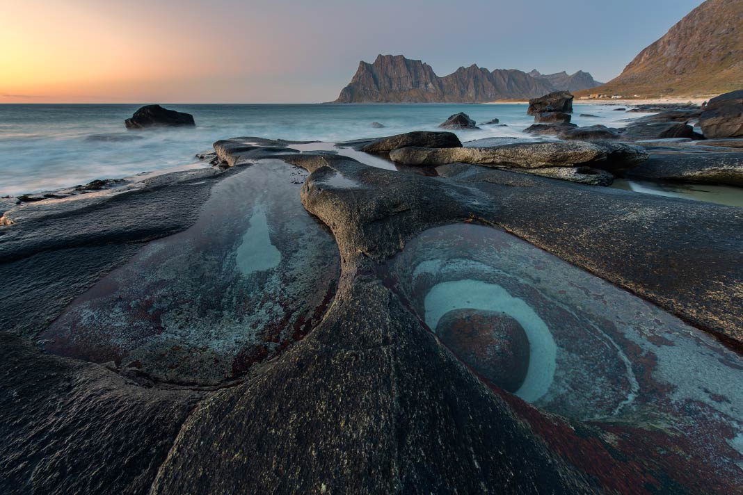 Das bekannte Eye of Uttakleiv auf den Lofoten