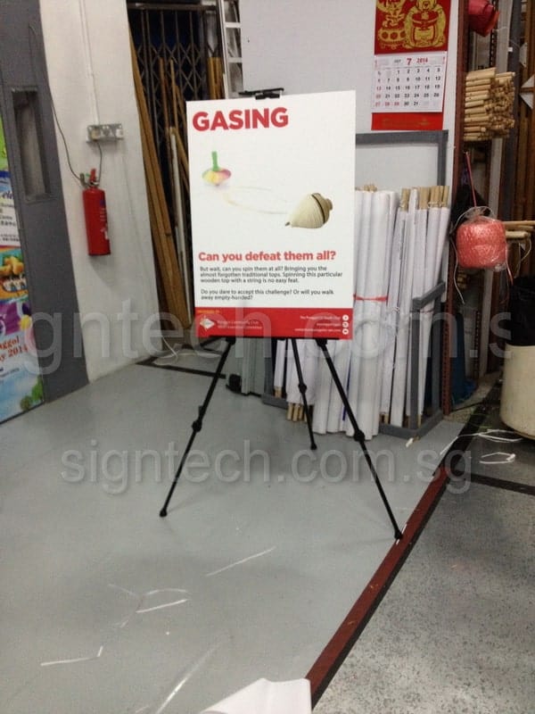 Easel stand for foam board Easel stand for foam board