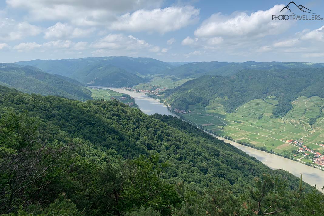 Der Blick ins Donautal mit der Donau in der Wachau