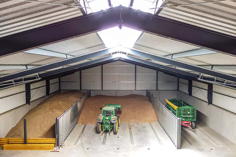 Große Getreidelagerhalle von ELF Getreidelagerhalle mit großen Kapazitäten und einzelnen Segmenten - Lagerhallen von ELF Hallenbau