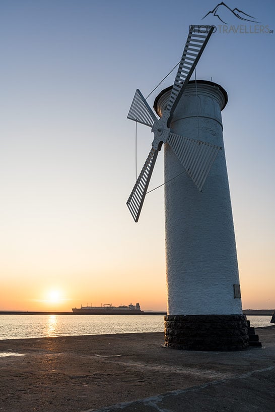 Die Mühlenbake am Sandstrand Swinemündes in Polen