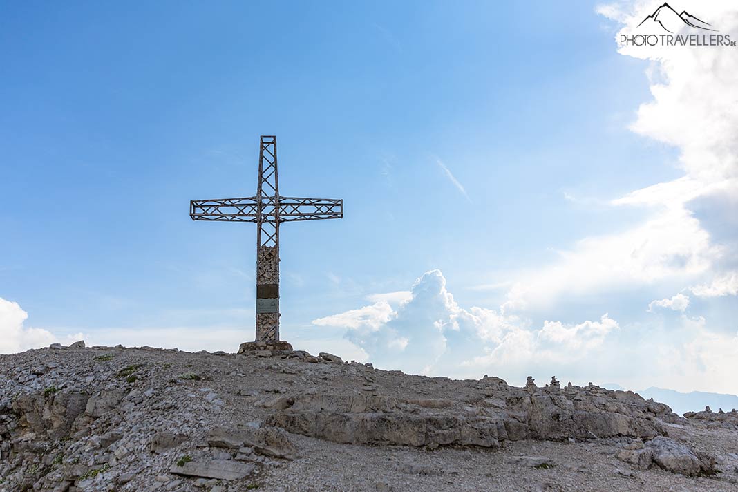 Das Gipfelkreuz auf dem Sass Pordoi