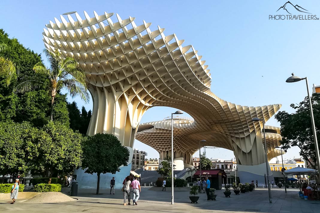 Blick von unten auf die Skulptur Metropol Parasol