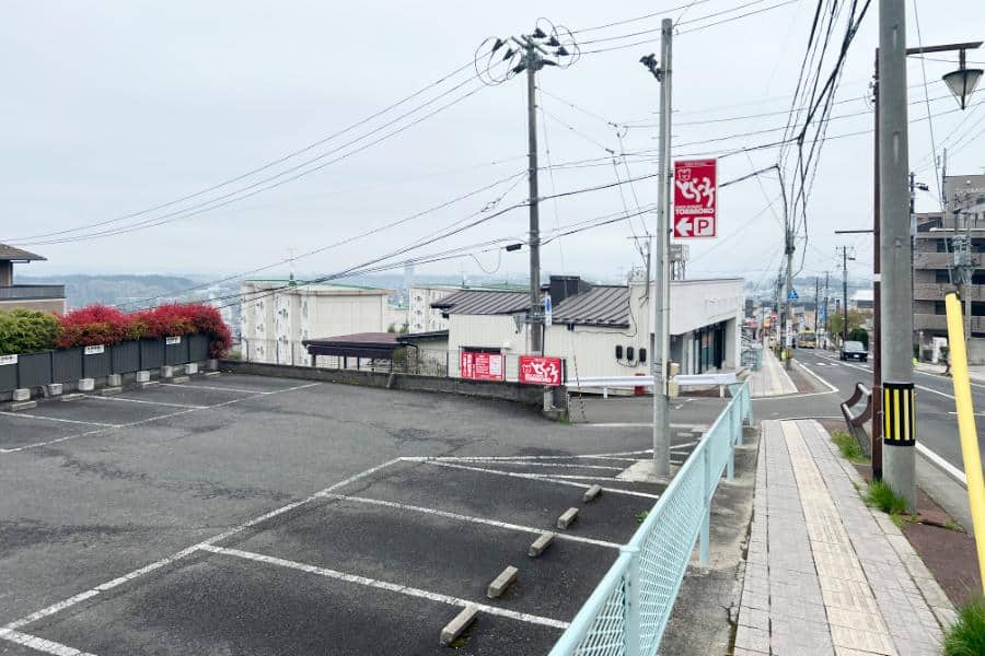 【中華レストラン とらの子】駐車場(13台) 【中華レストラン とらの子】駐車場(13台)