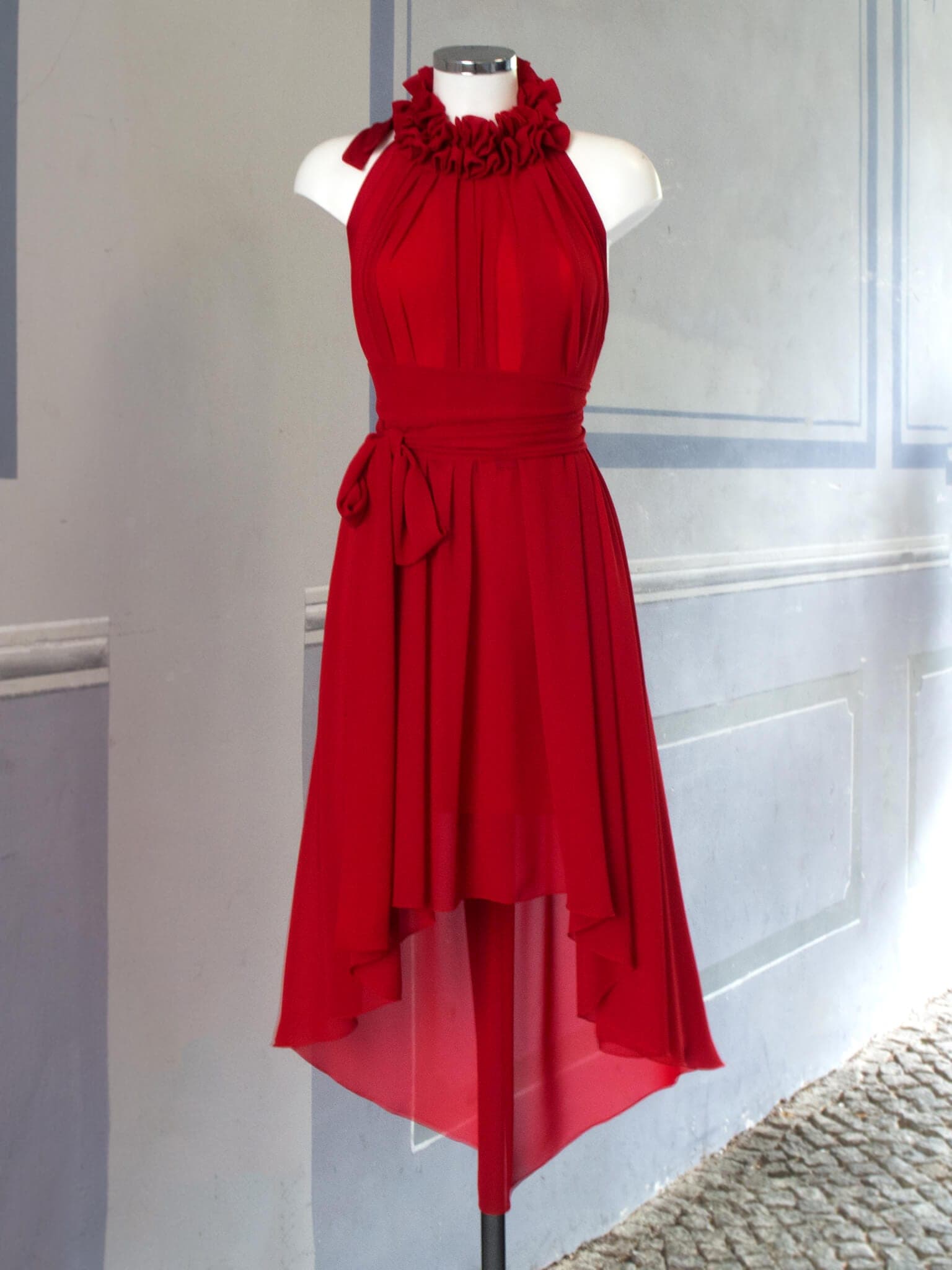 Moni Novy Berlin rotes Kleid