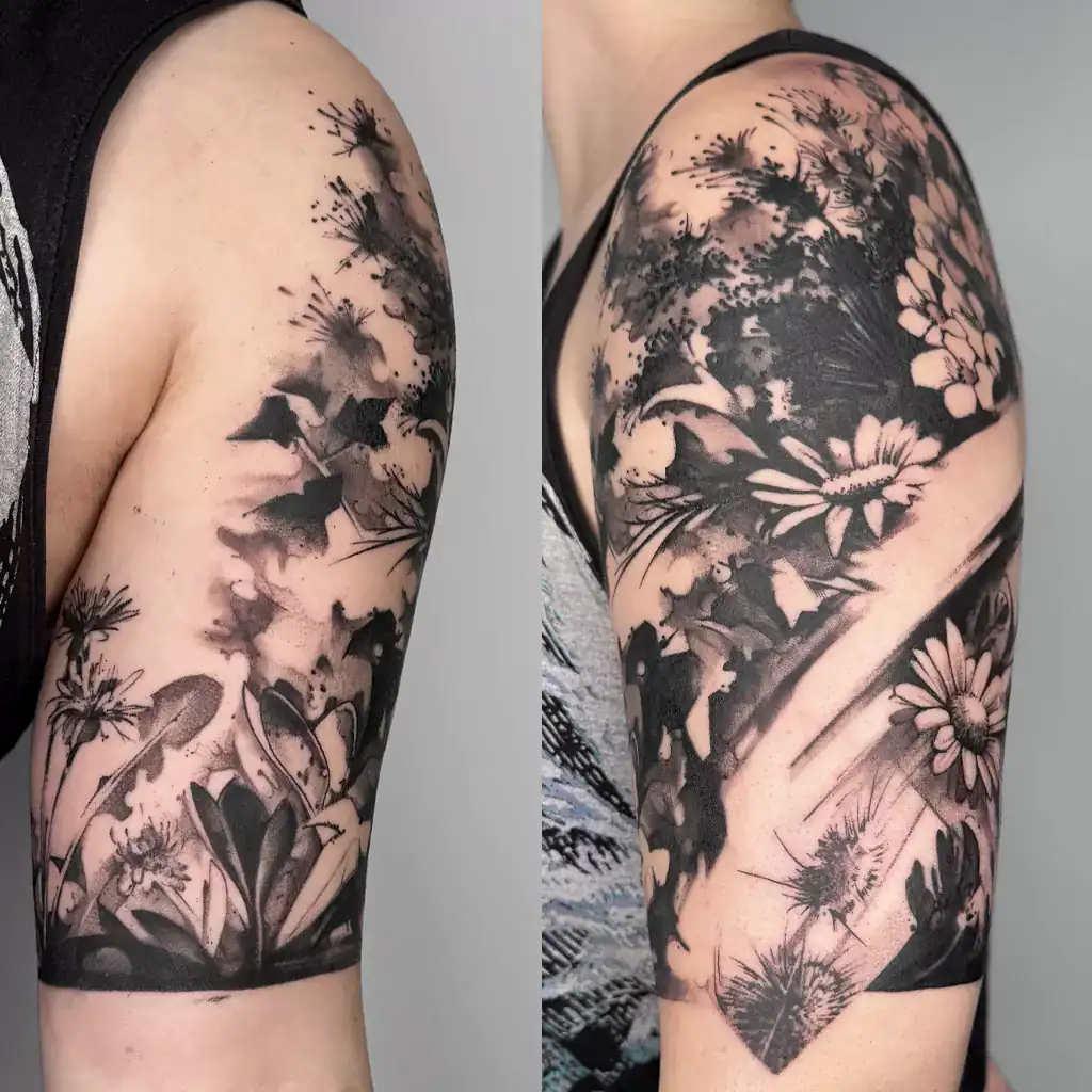 Blackwork Tattoo Blumen und viele florale Elemente
