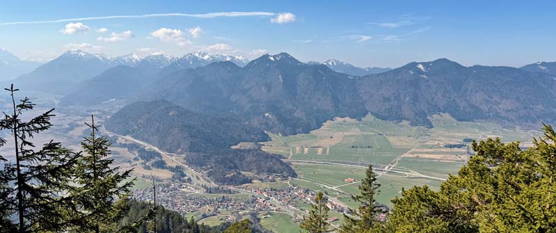 Ausblick vom Osterfeuerkopf ins Tal, eine der schönsten Wanderungen im Münchner Umland