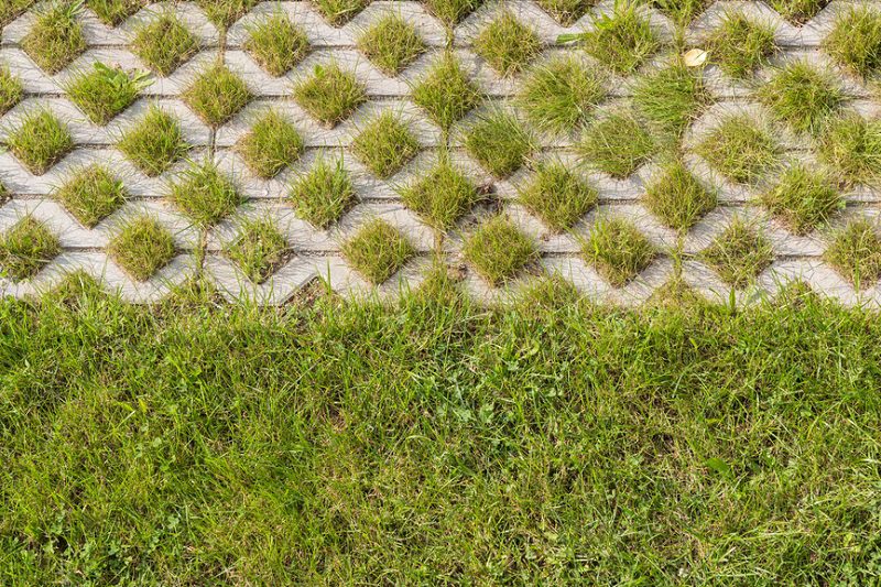 Rasengittersteine verlegen: Möglichkeiten und Anleitung Rasengittersteine