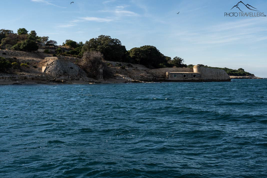Eine Ruine auf der Insel Veliki Brijun im Nationalpark Brijuni