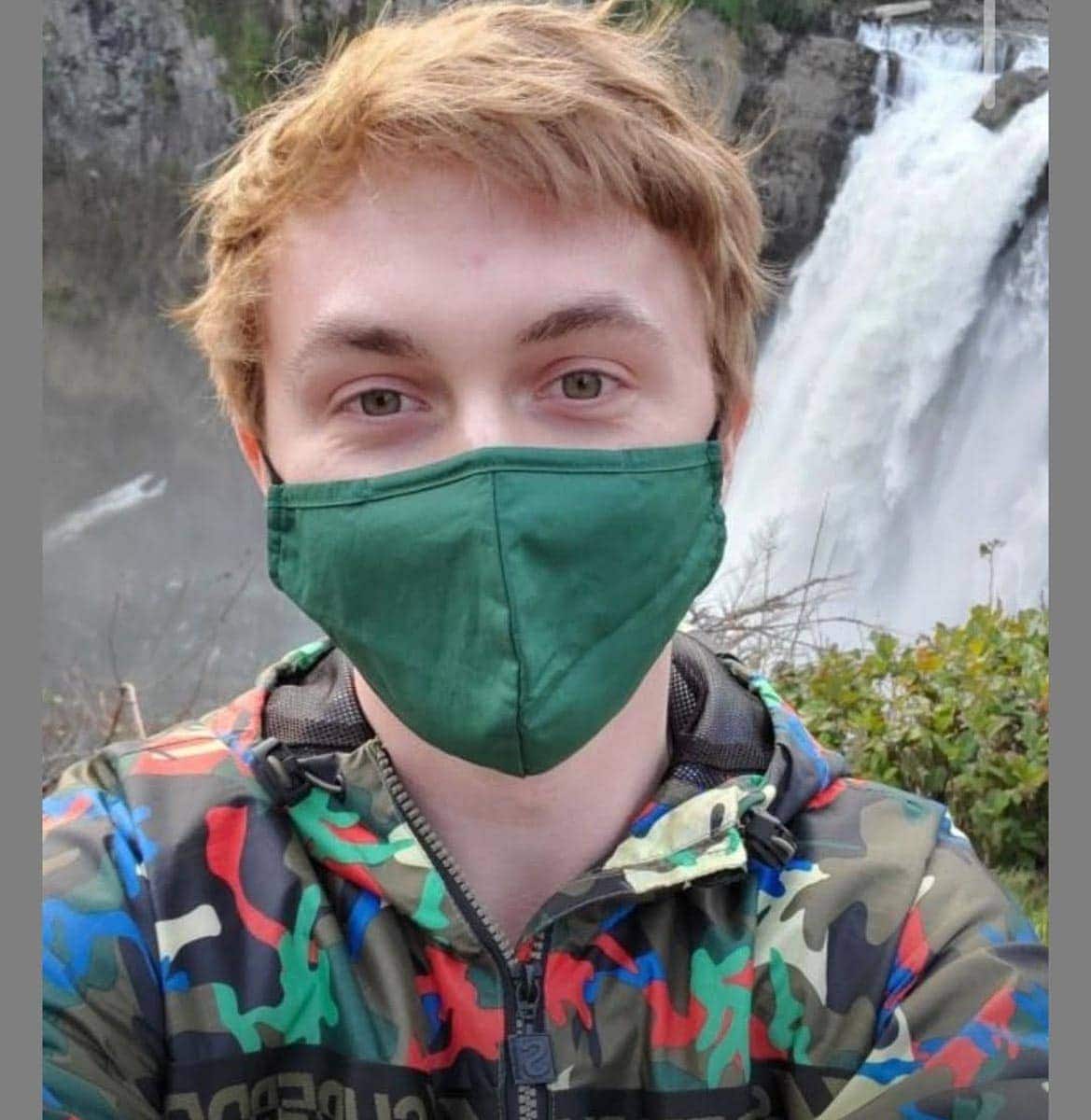 dating photo with mask