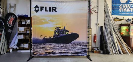 Fabric banner on telescopic backdrop stand (1)