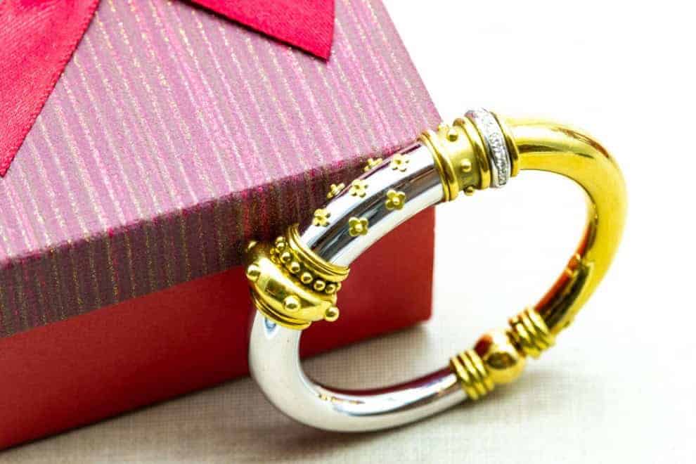 El Monte La Caja de Canarias Subasta febrero 2026 - Pulsera rígida oro bicolor