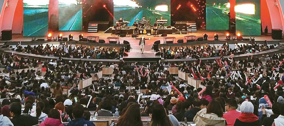 Concert attendees seated inside a Los Angeles venue amid rising dynamic ticket pricing concerns