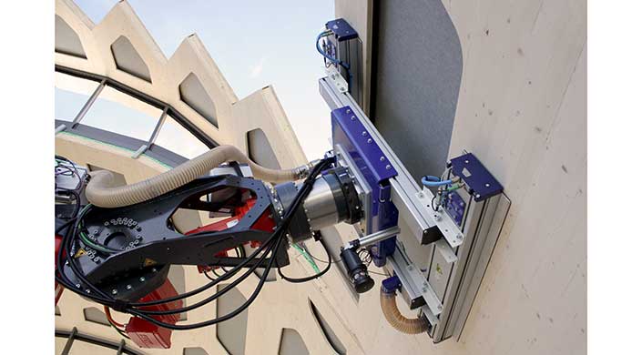 Bild von Roboterarm bei der Montage