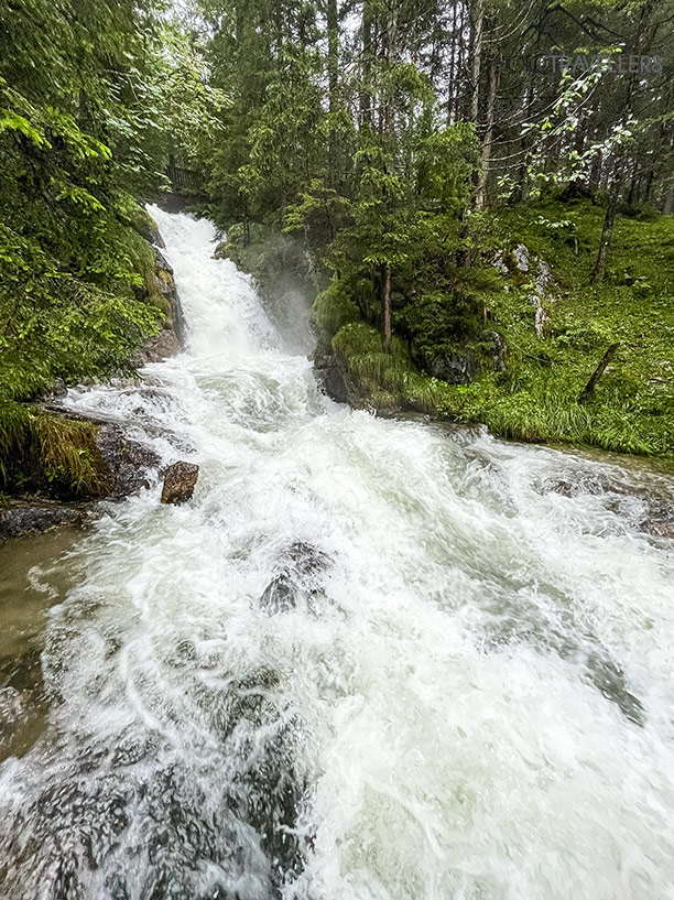 Blick auf den Doser Wasserfall