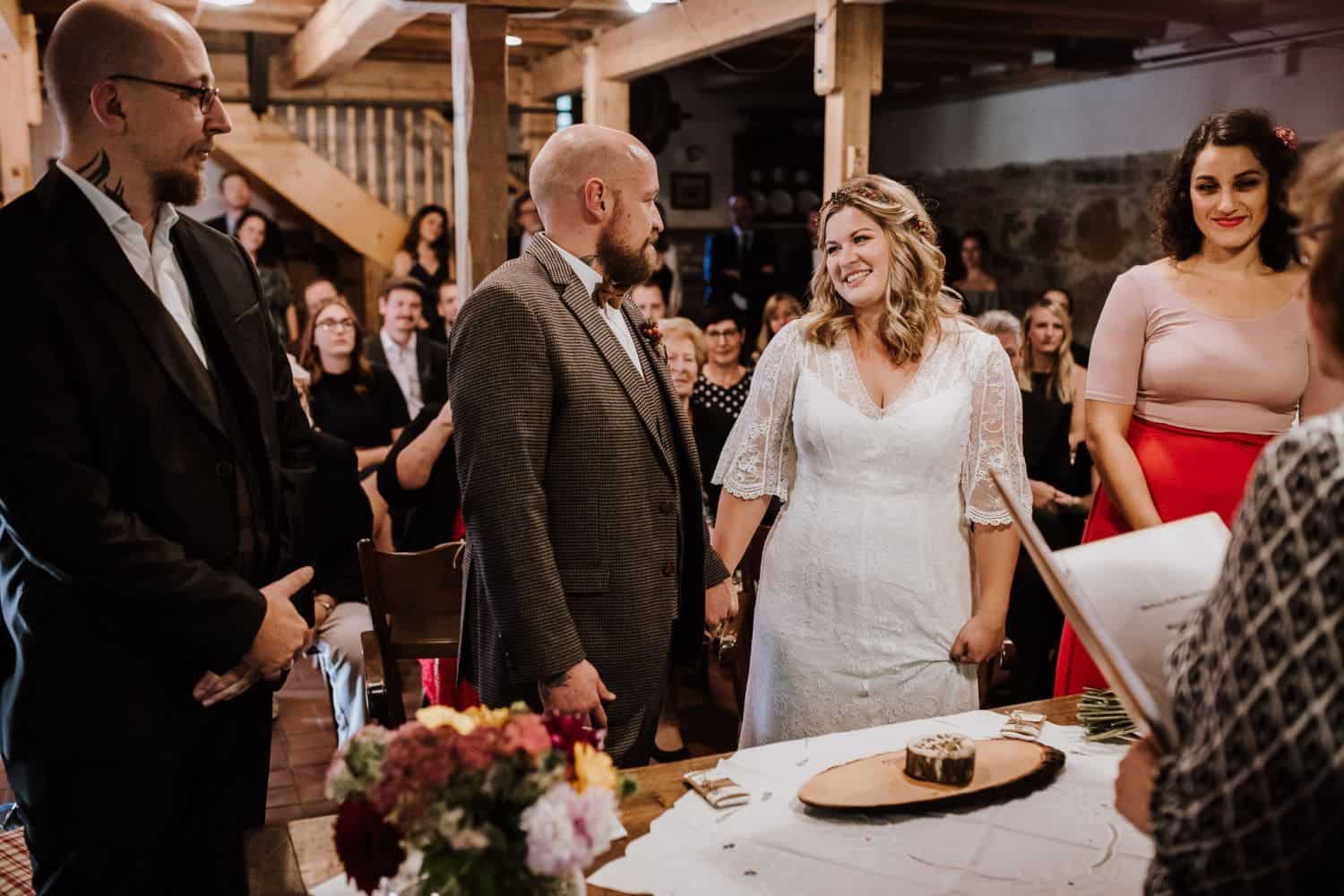 Hochzeit in rustikalem Ambiente.