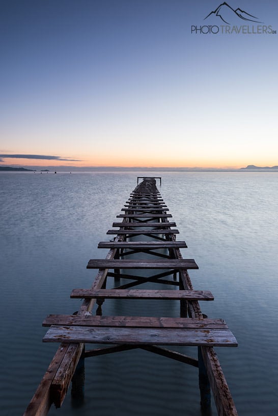 Ein alter Steg in der Bucht von Alcudia auf Mallorca