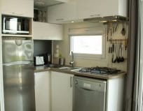 Lodge Taos Küche mit großem Kühlschrank und Spülmaschine