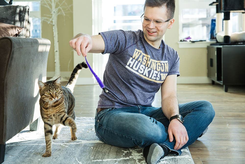 online dating profile photo with cat