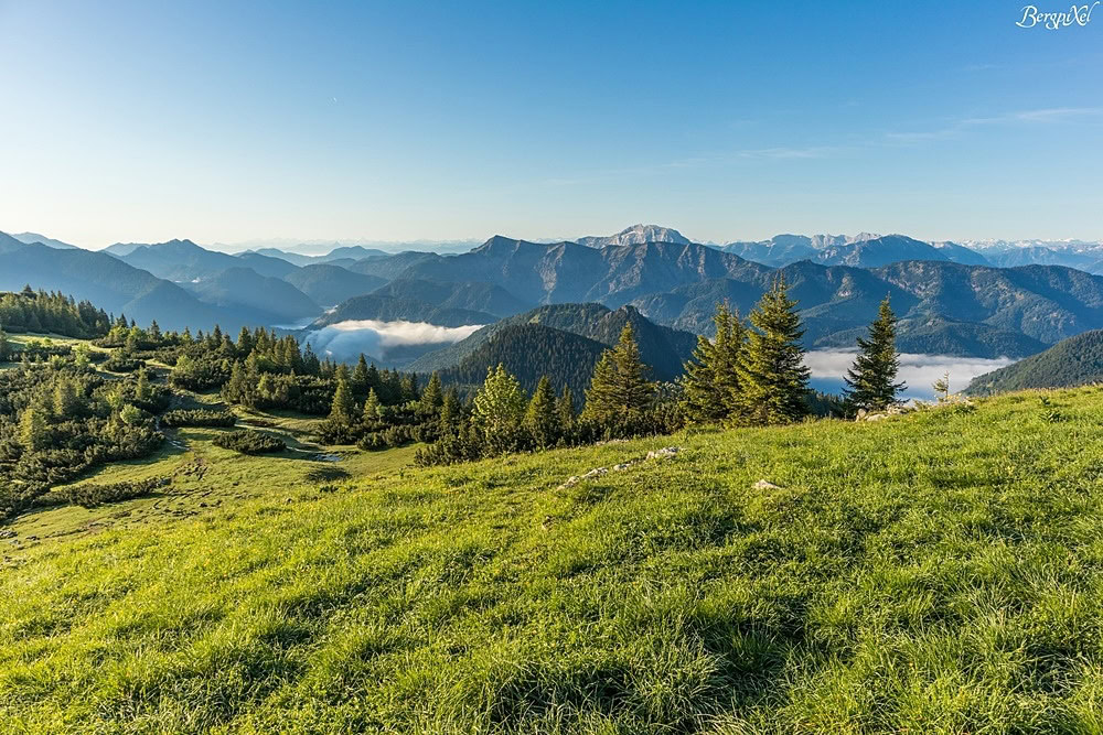 Der Ausblick vom Hirschberg-Gipfel