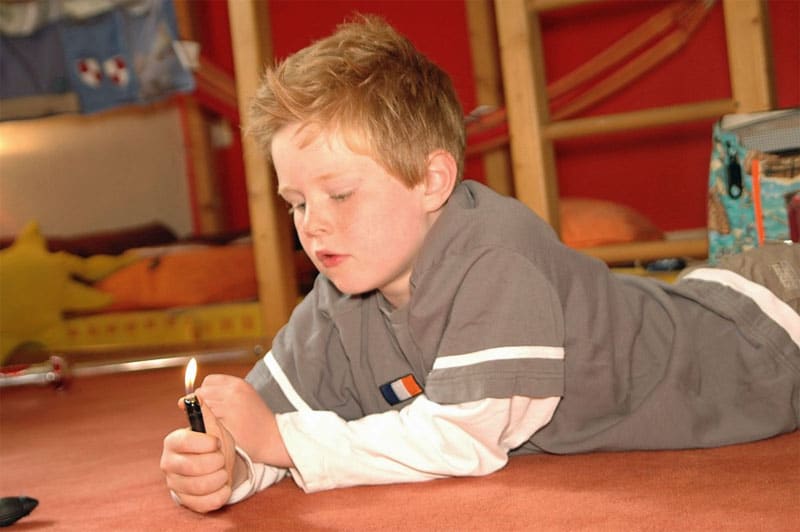 Brandschutz beim Eigenheim: Vorschriften, Maßnahmen, Vorbeugung Brandschutz Feuer Kind