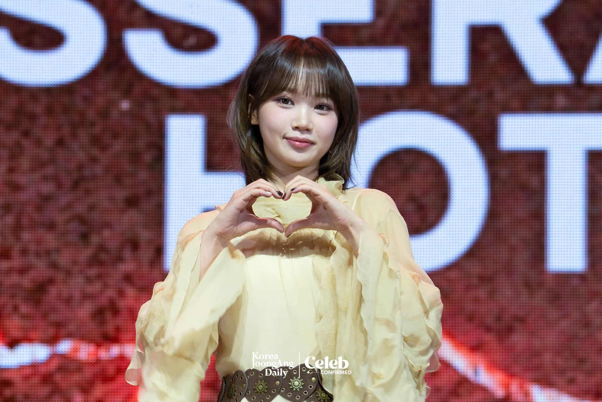 Kim Chaewon neck injury
