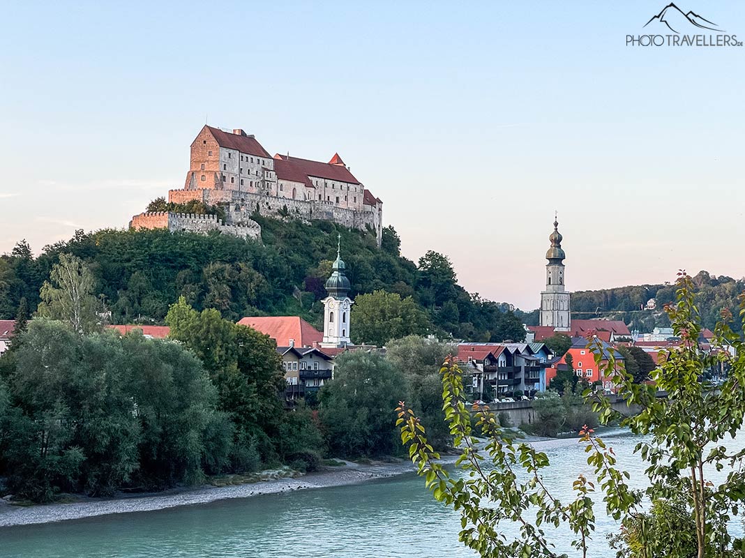 Der Blick auf Burghausen mit der längsten Burganlage der Welt