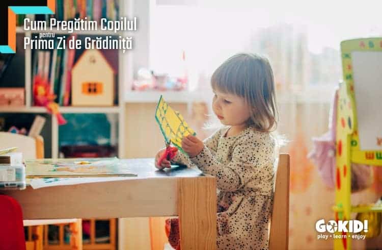 prima zi de gradinita cum pregatim copilul fetita lucreaza la masuta