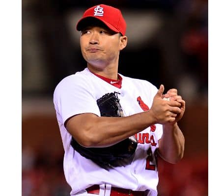 St. Louis Cardinals closer Oh Seung-hwan looking dejected after giving up a walk-off, three-run homer on Tuesday in Cincinnati