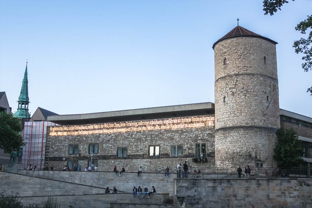 Blick auf das Leineschloss mit Turm von Hannover