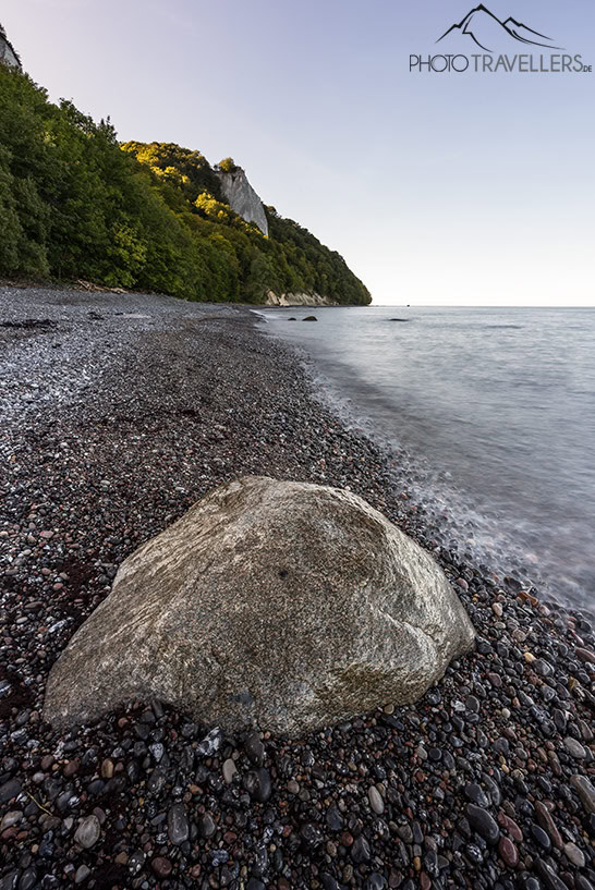 Blick auf den Königsstuhl auf Rügen vom Strand