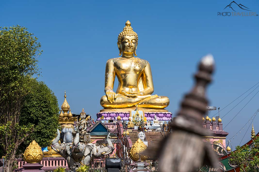 Die riesige Buddha-Statue am Goldenen Dreieck in Thailand