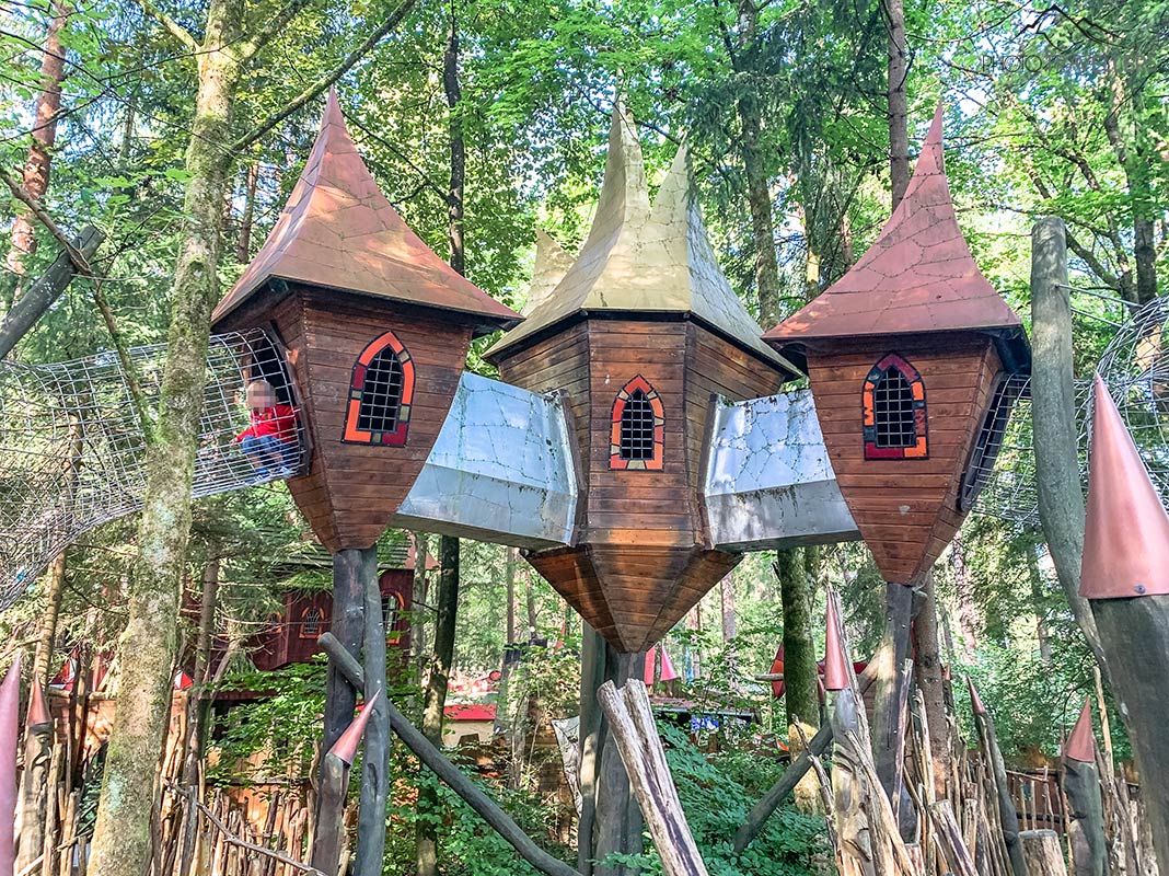 Ein Baumhaus im Isartal Märchenwald Wolfratshausen