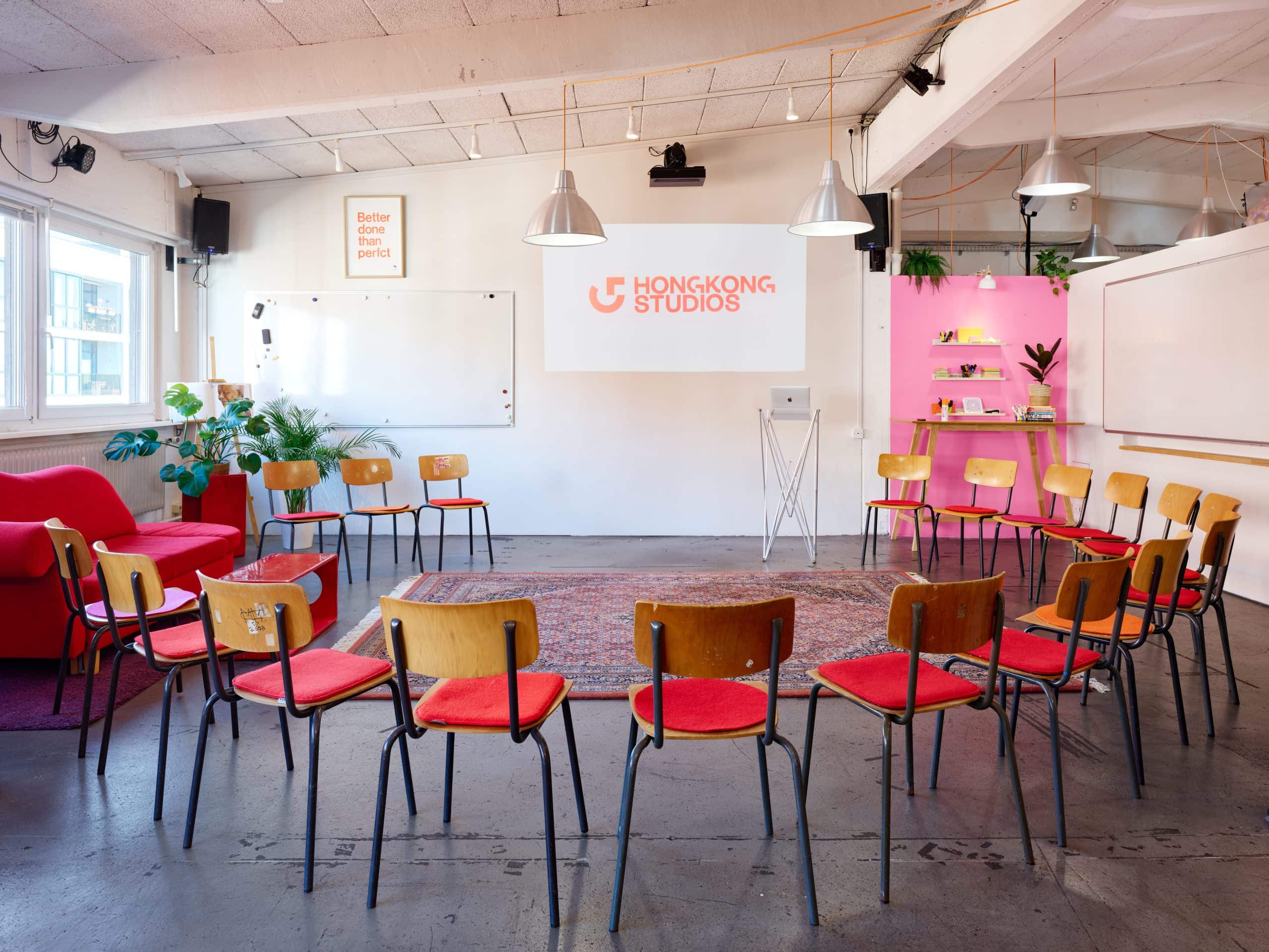 Stuhlkreis im „Atelier“