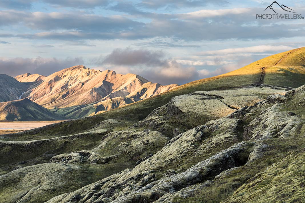 Die bunten Berge bei Landmannalaugar im Abendlicht