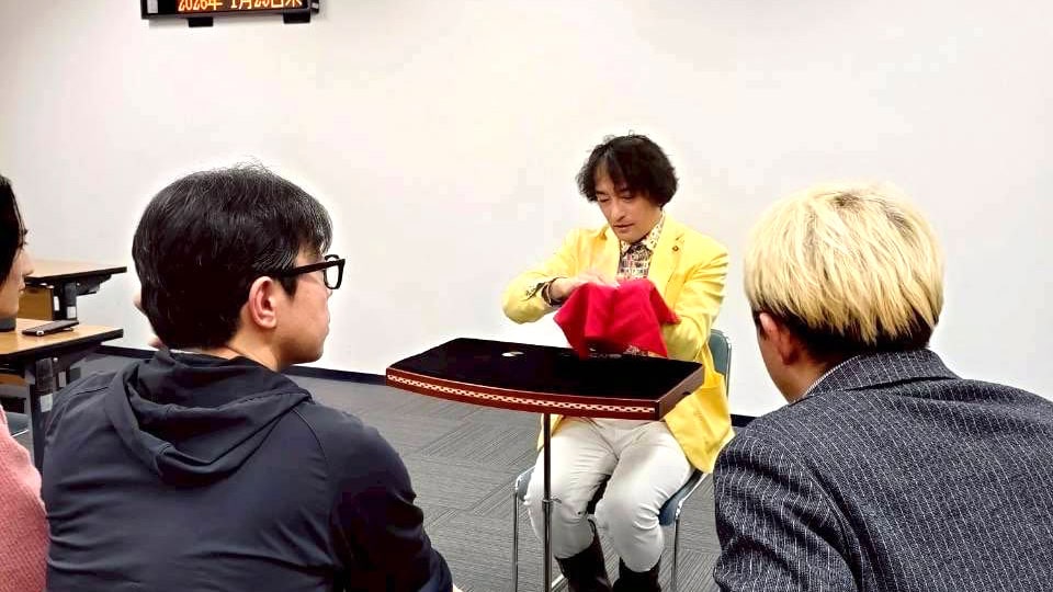 コンプオフィス マジック研究会を開催しました!20周年に向けて仲間と一緒に成長する場 1 マジック研究会 マジシャンともやん