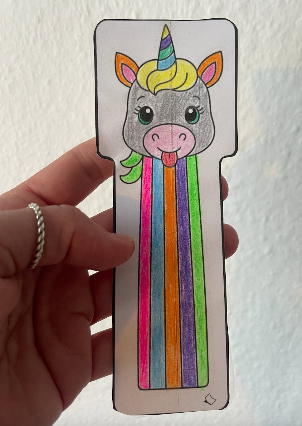 Süßes Lesezeichen als Gratis-Bastelvorlage Einhorn