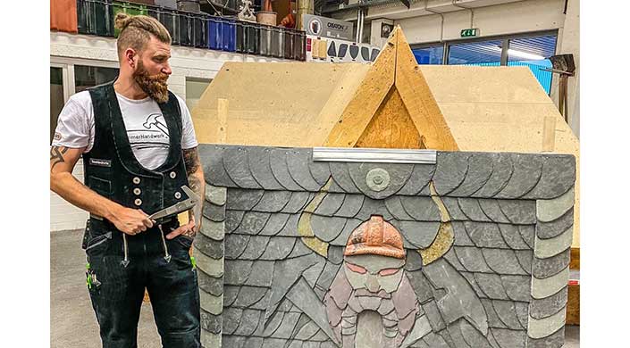 Mister Handwerk 2022: Bild von Mike Schawohl mit Wikinger-Schieferornament
