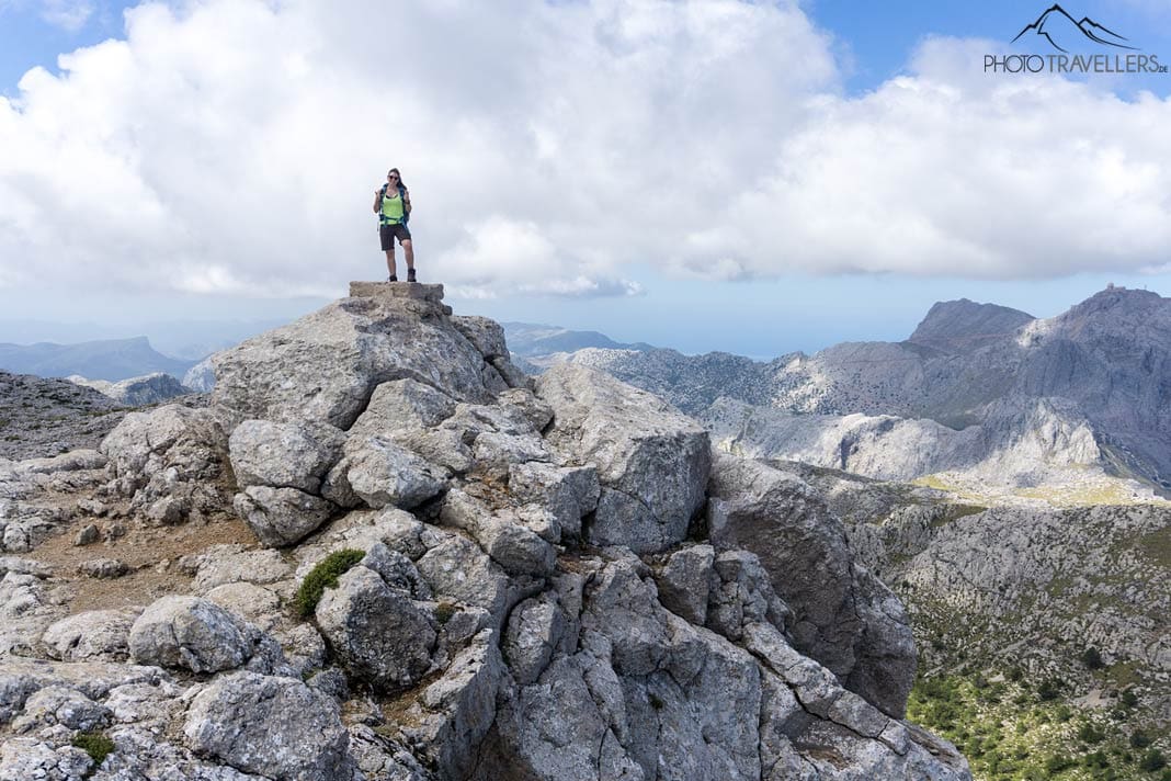 Reisebloggerin Biggi Bauer auf dem Massanella-Gipfel