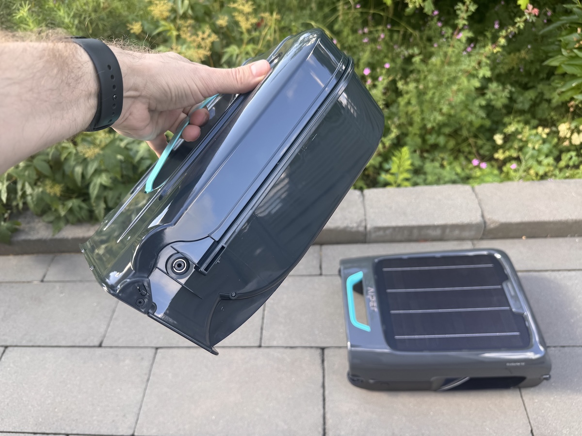 Aiper EcoSurfer S2: Filterkorb entnommen