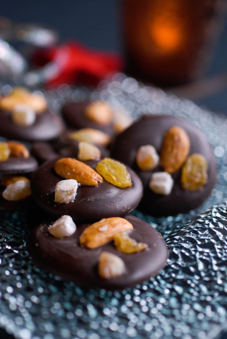 Mendiant chocolat et fruits secs Mendiant chocolat et fruits secs