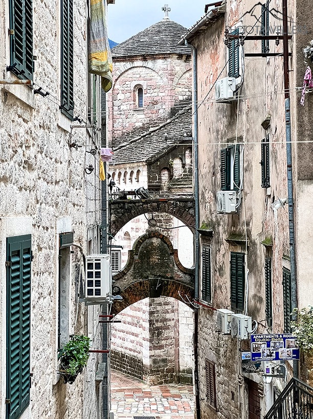 Eine Gasse in der Altstadt von Kotor