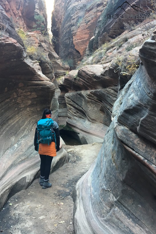 Reisebloggerin Biggi Bauer im Echo Canyon im Zion Nationalpark