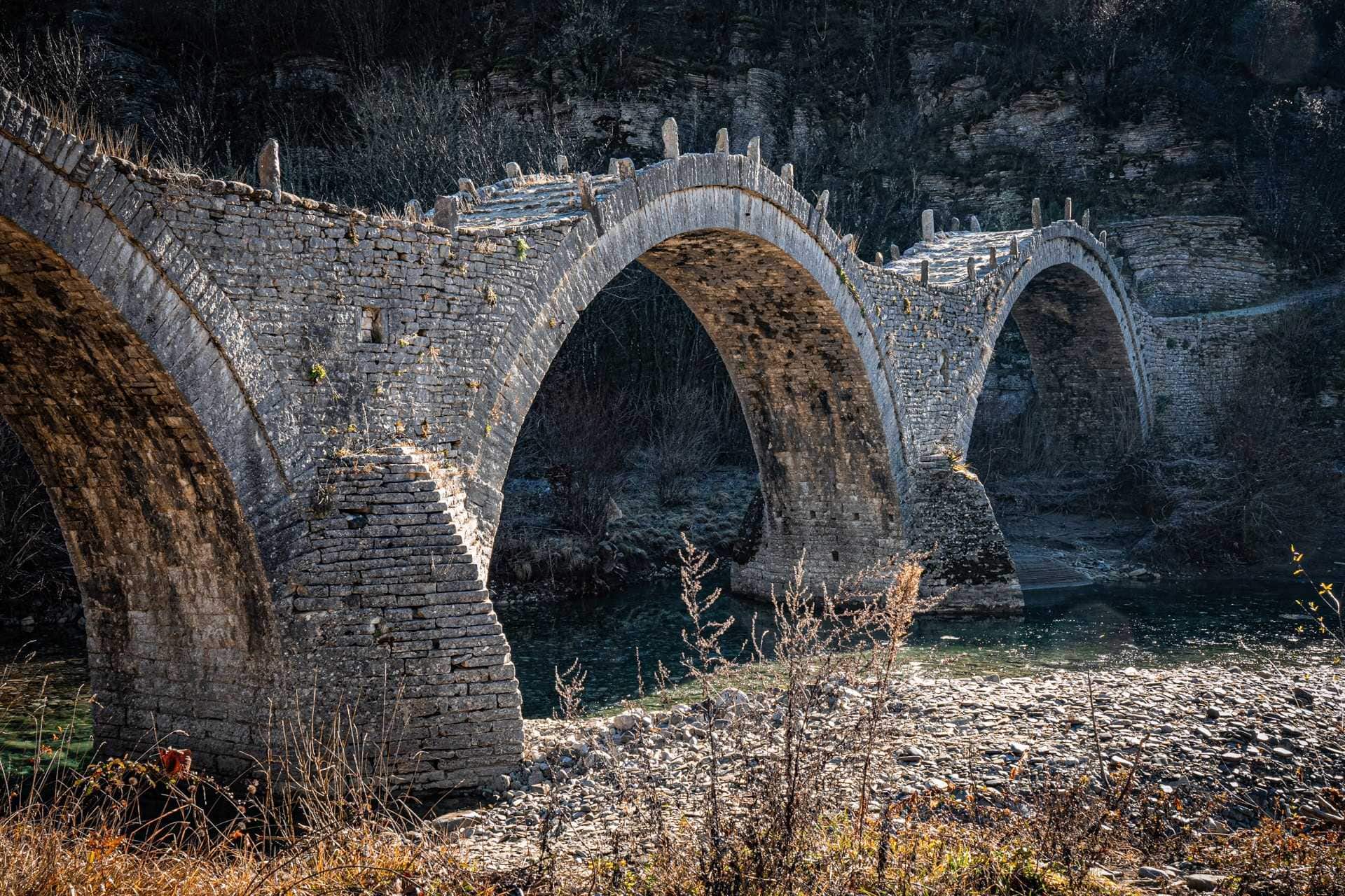 Epirus Steinbrücken Steinbrücken von Epirus Reiseziele im Juli