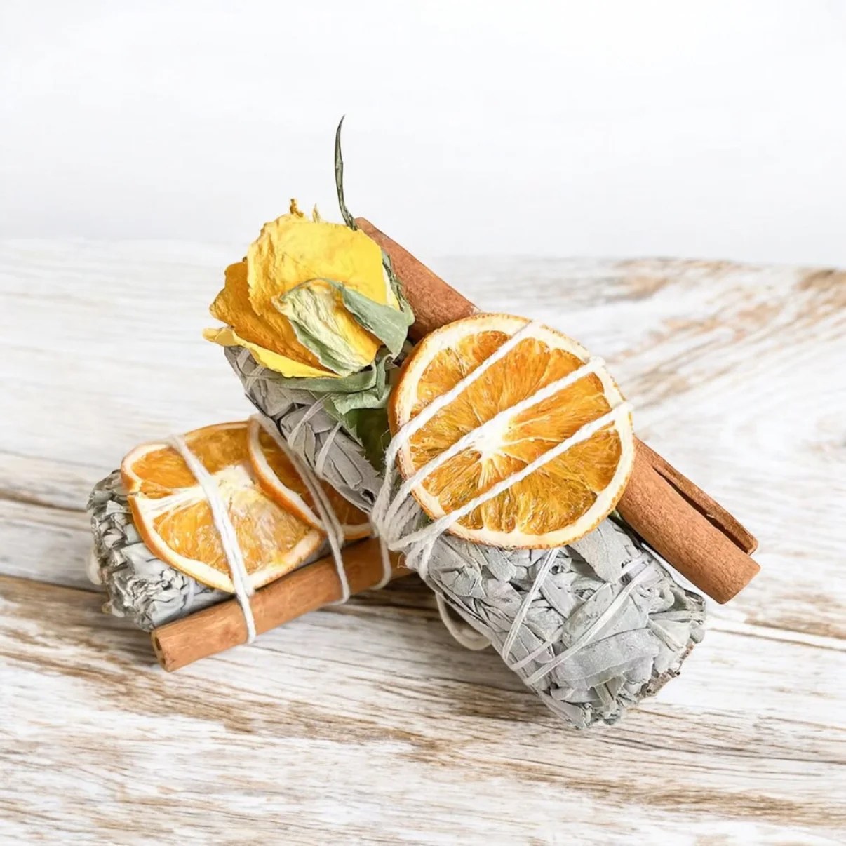 Sage Smudge Kit with Gemstones 1 White Sage Smudge Sticks – Chakra Flowers, Dried Orange, Cinnamon & Rose – 10 cm Cleansing Bundles