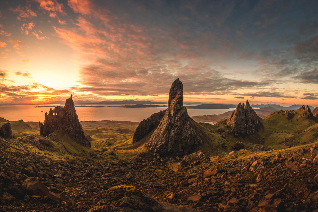 Die Felsformation Old Man of Storr auf der Isle of Skye