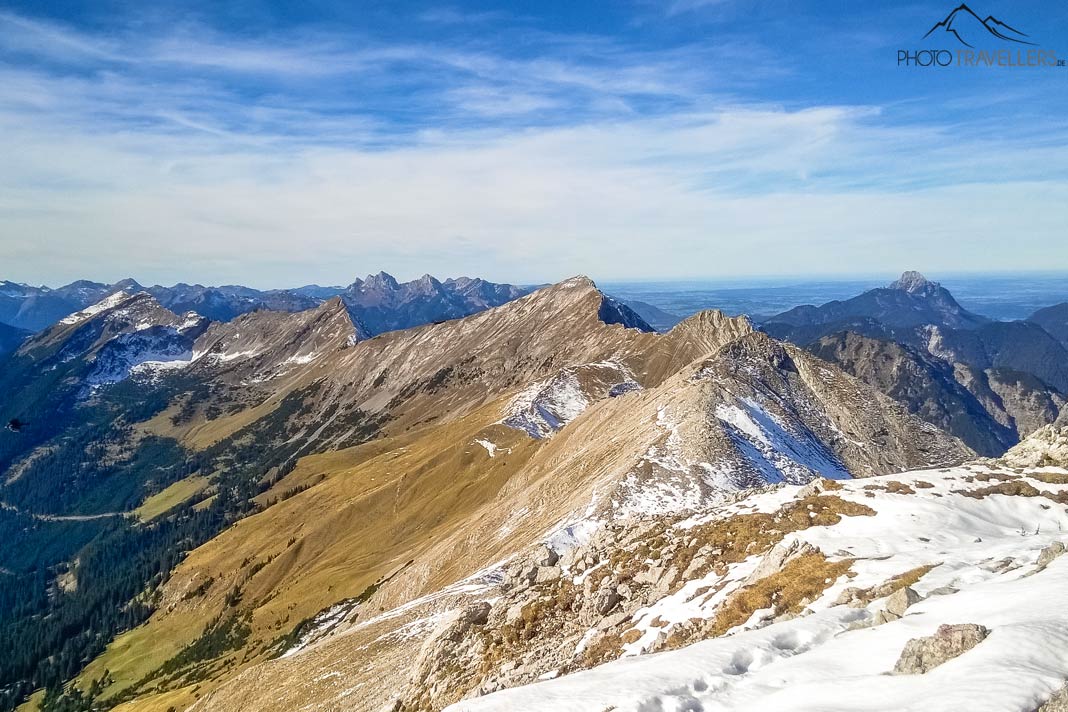 Der Blick von der Upsspitze über die Berge