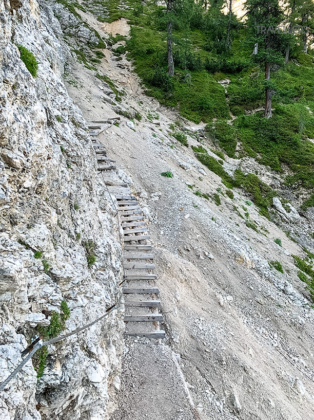 Stufen im Wanderweg